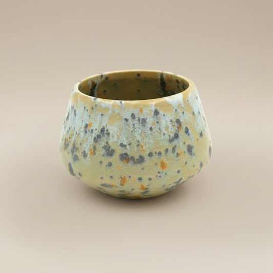 (jasper gold)
Jasper gold ceramic tulip vase made with ashes, a warm handcrafted cremation memorial celebrating cherished life.