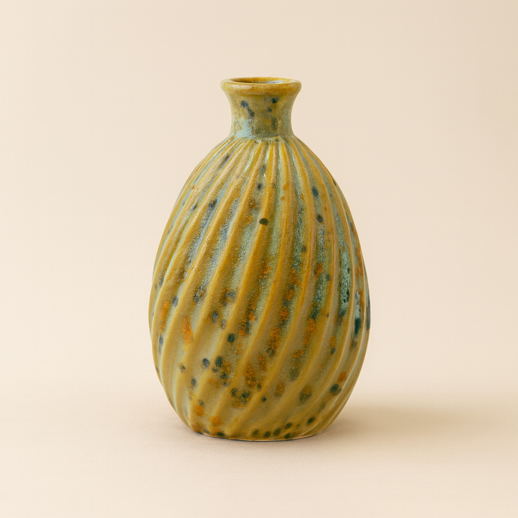 (jasper gold)
Jasper gold ceramic cremation memorial vase made with ashes, radiating warmth, comfort, and timeless beauty.