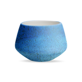 (agate blue)
A ceramic tulip planter with blue and white speckled pattern.